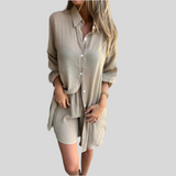 NORA™ – AFSLAPPET ENSFARVET BLUSE- OG SHORTS-SÆT