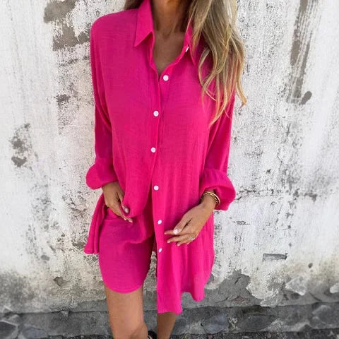 NORA™ – AFSLAPPET ENSFARVET BLUSE- OG SHORTS-SÆT