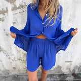 NORA™ – AFSLAPPET ENSFARVET BLUSE- OG SHORTS-SÆT